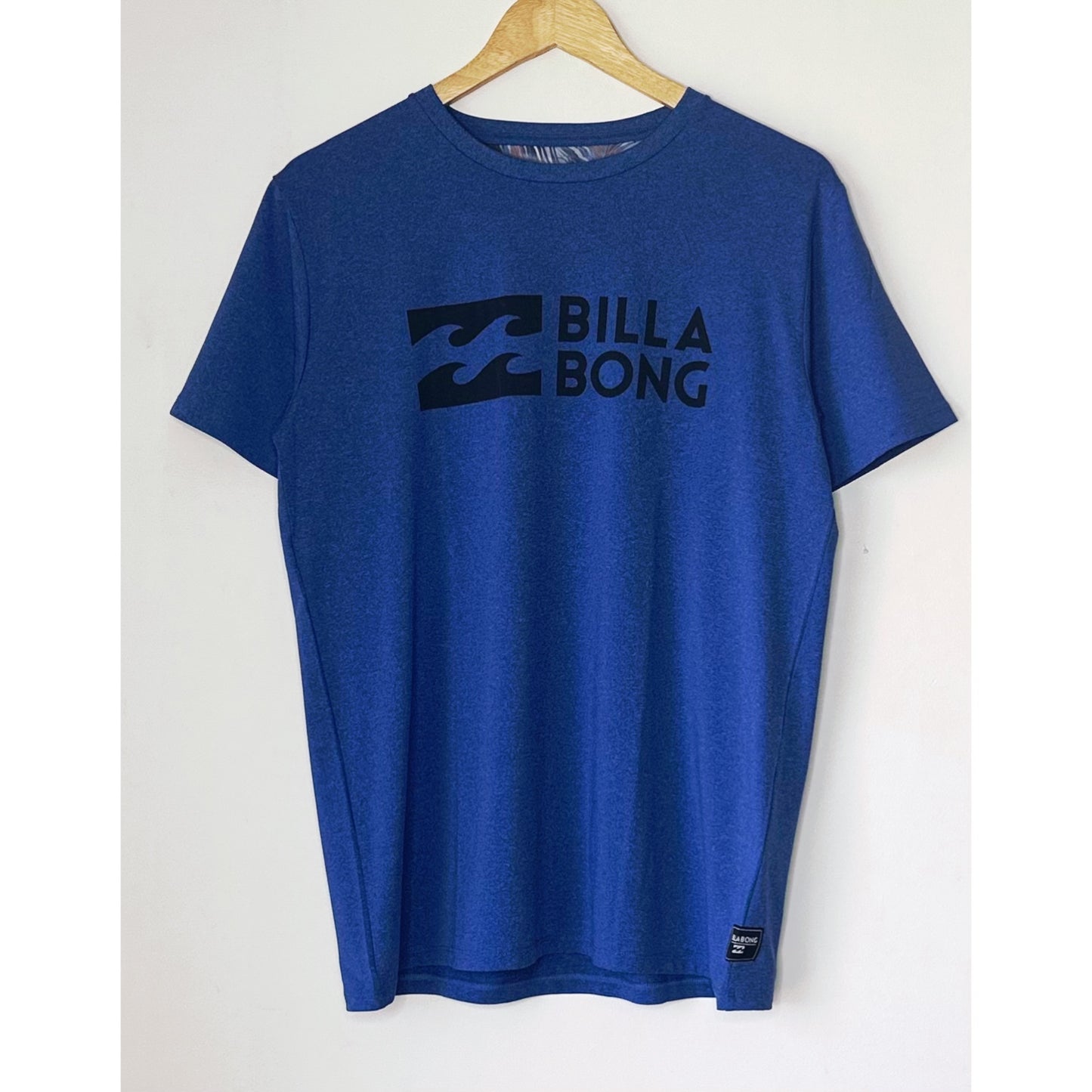 BILLA BONG SIZE-M DRY-FIT TEES