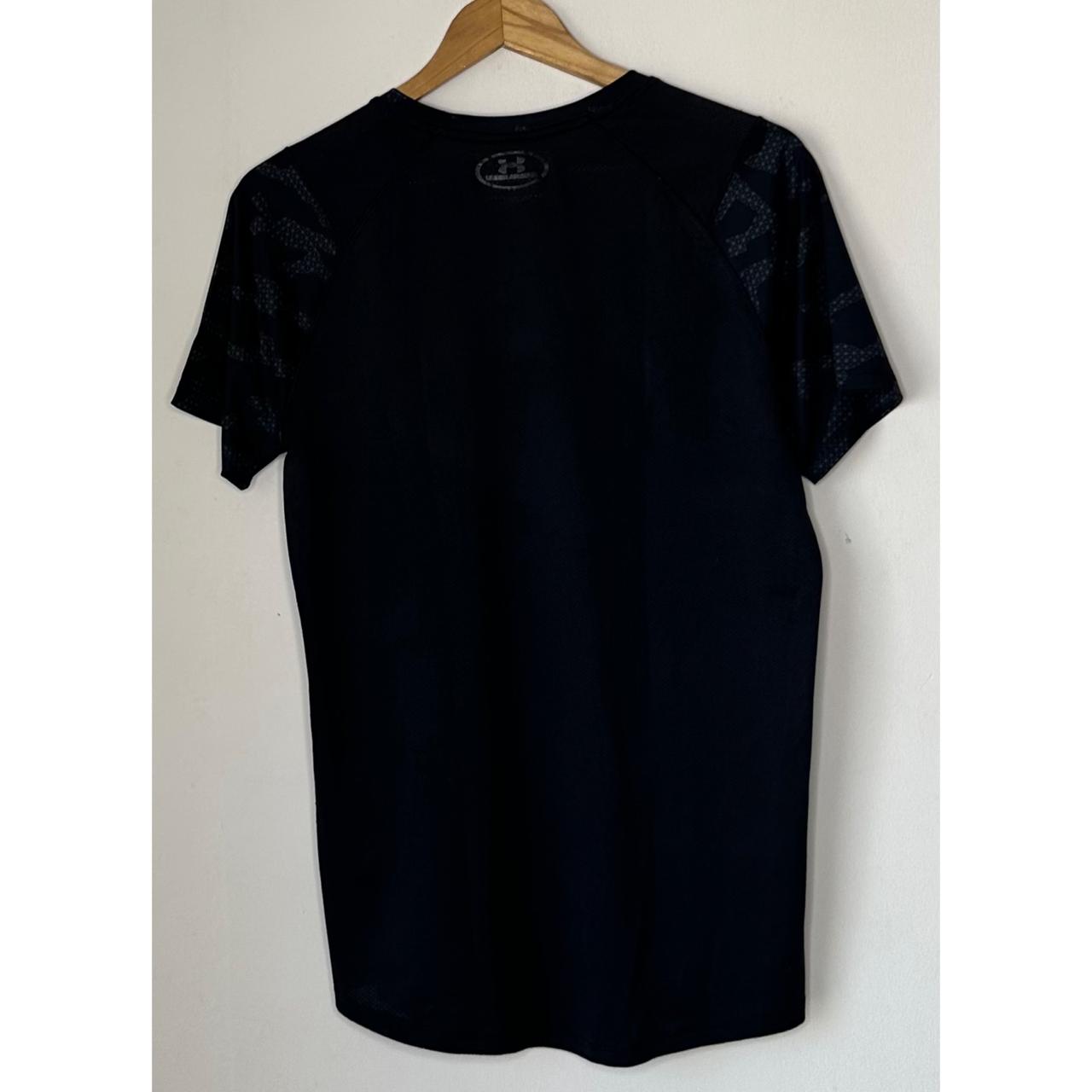 UNDER ARMOUR BLACK SIZE- L DRY-FIT TEES