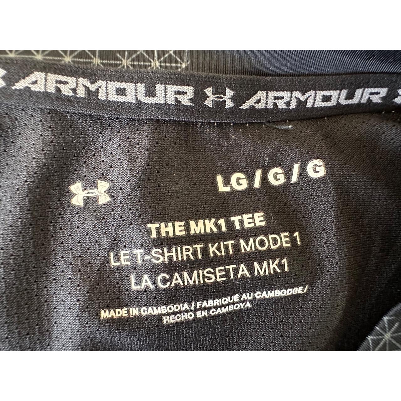 UNDER ARMOUR BLACK SIZE- L DRY-FIT TEES