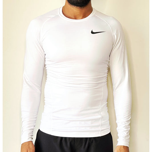 NIKE WHITE TEE SIZE-M Premium Dri-fits