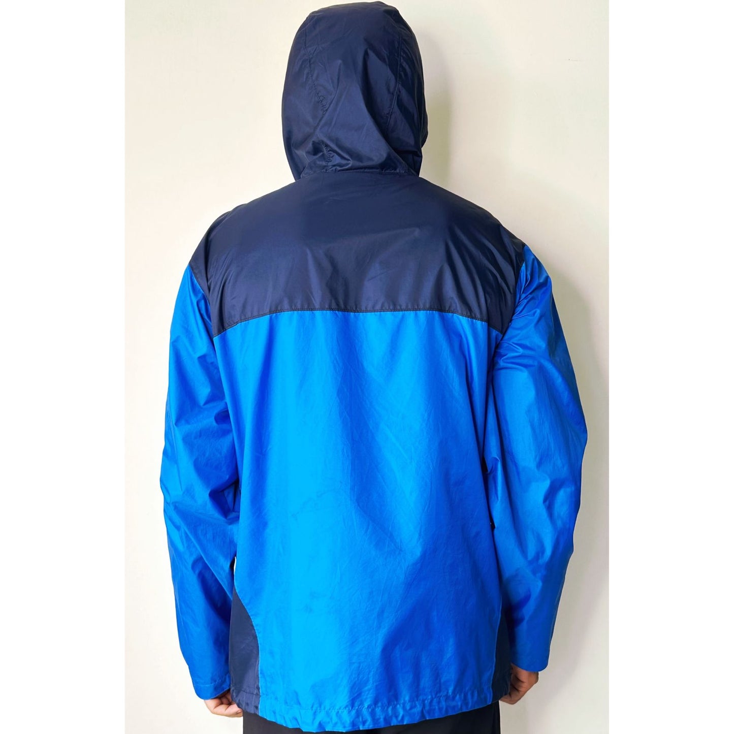 COLUMBIA BLUE WINDBREAKER SIZE L PREMIUM JACKET