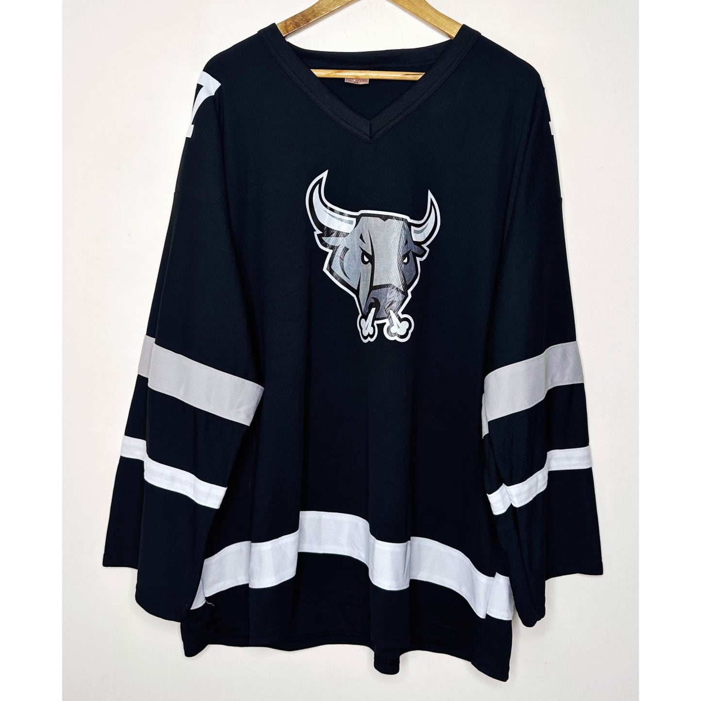 BULLS BLACK SIZE- 2XL ICE HOCKEY JERSEYS