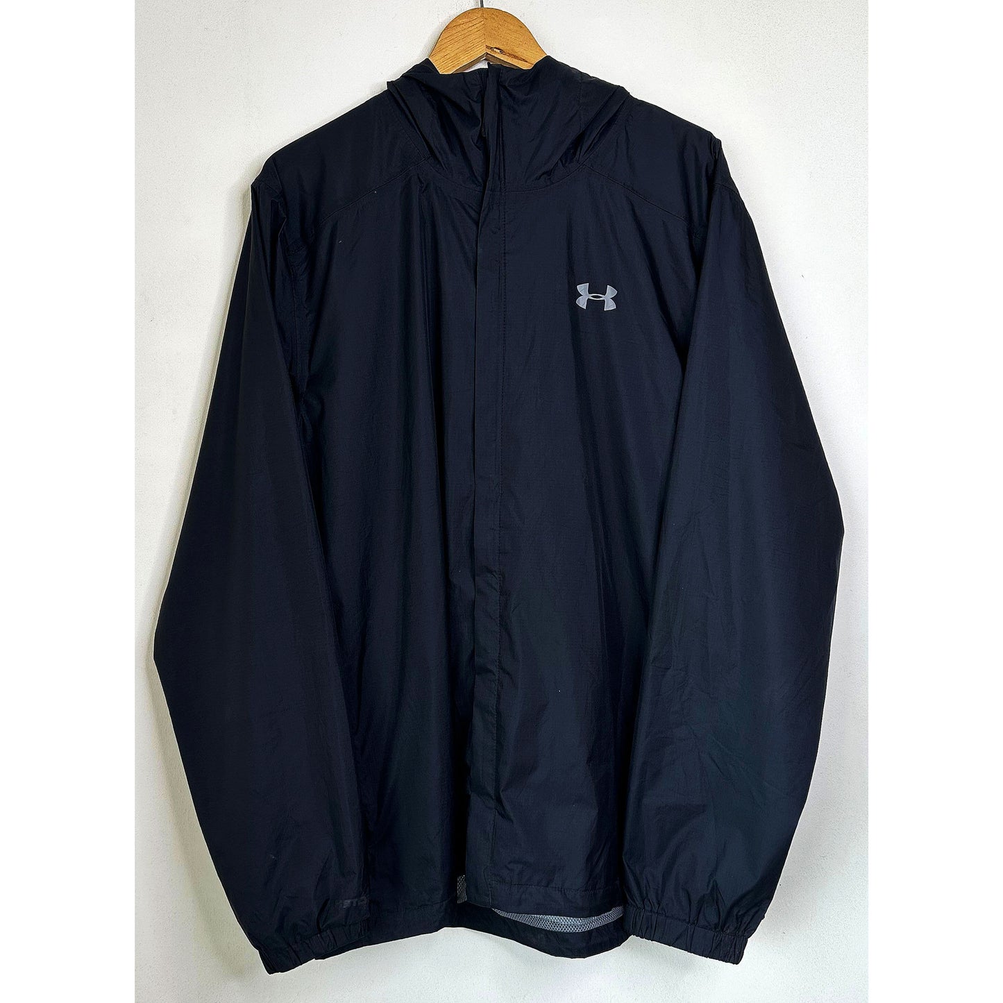 UNDER AUMOUR BLACK SIZE- XL WINDBREAKER JACKETS