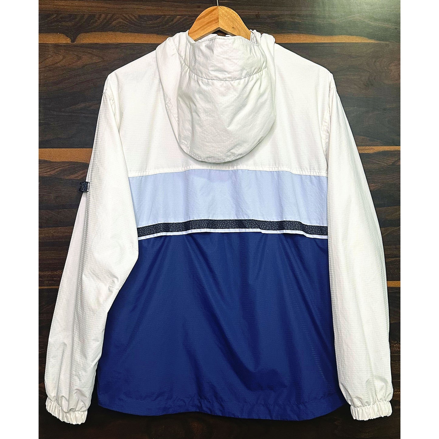 COLUMBIA WHITE AND BLUE SIZE- M WINDBREAKER JACKETS