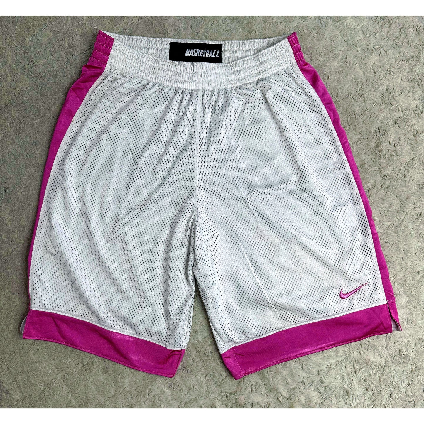 NIKE WHITE AND PINK SIZE-M SHORTS