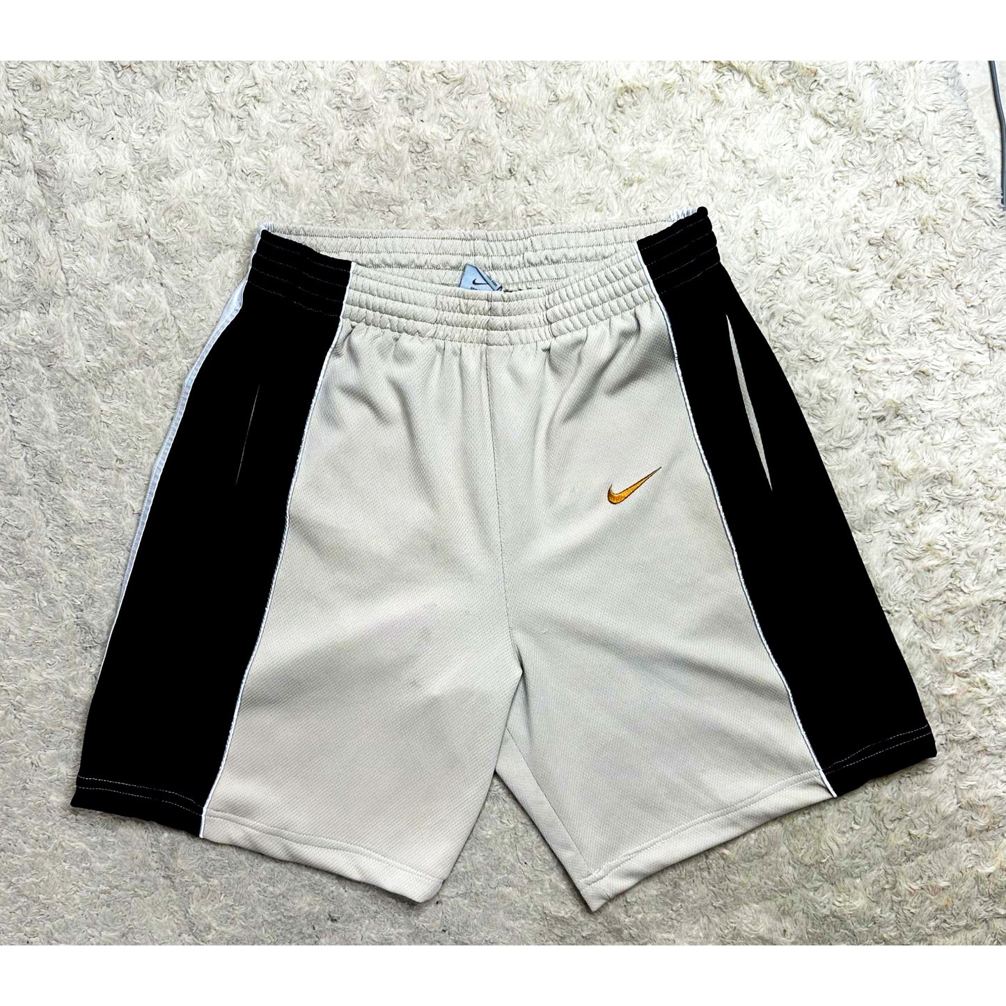 NIKE GREY SIZE-L SHORTS