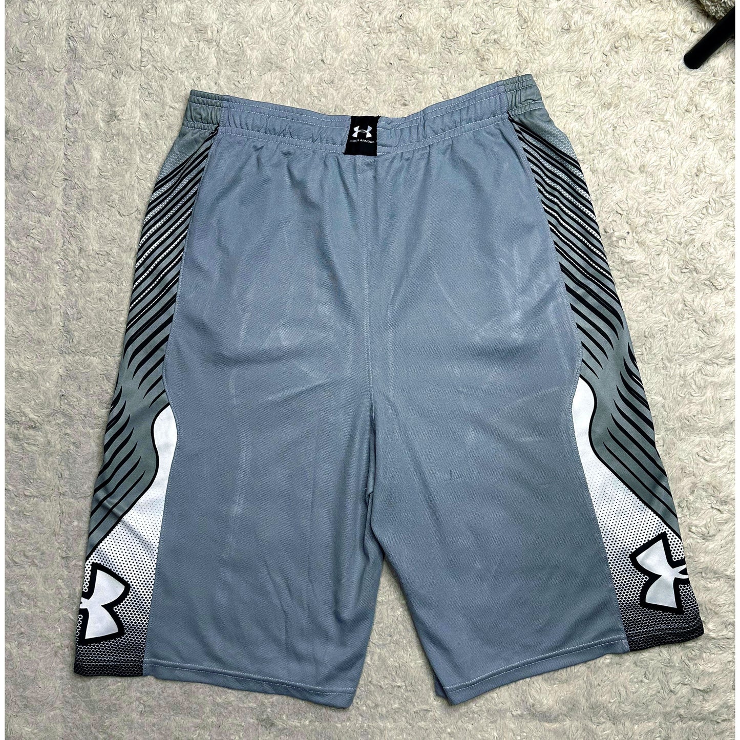 UNDER ARMOUR GREY SIZE-XL  SHORTS