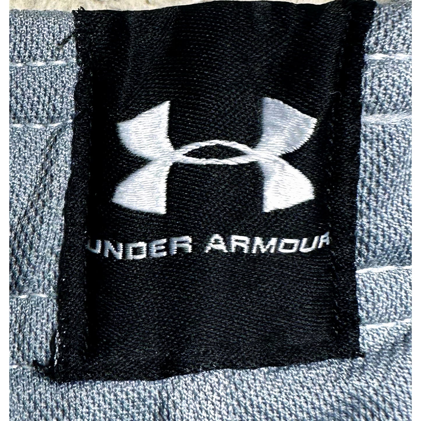 UNDER ARMOUR GREY SIZE-XL  SHORTS