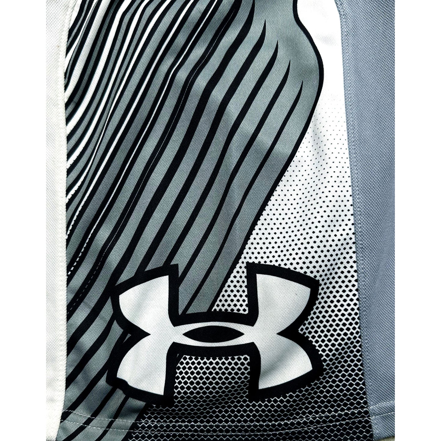 UNDER ARMOUR GREY SIZE-XL  SHORTS