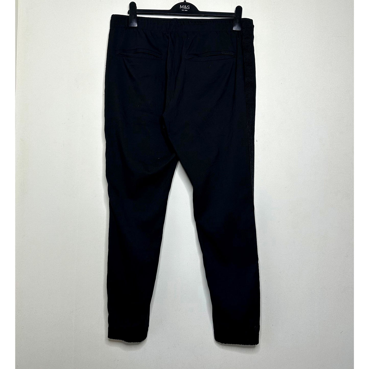 BLACK SIZE-XL TRACKS PANTS