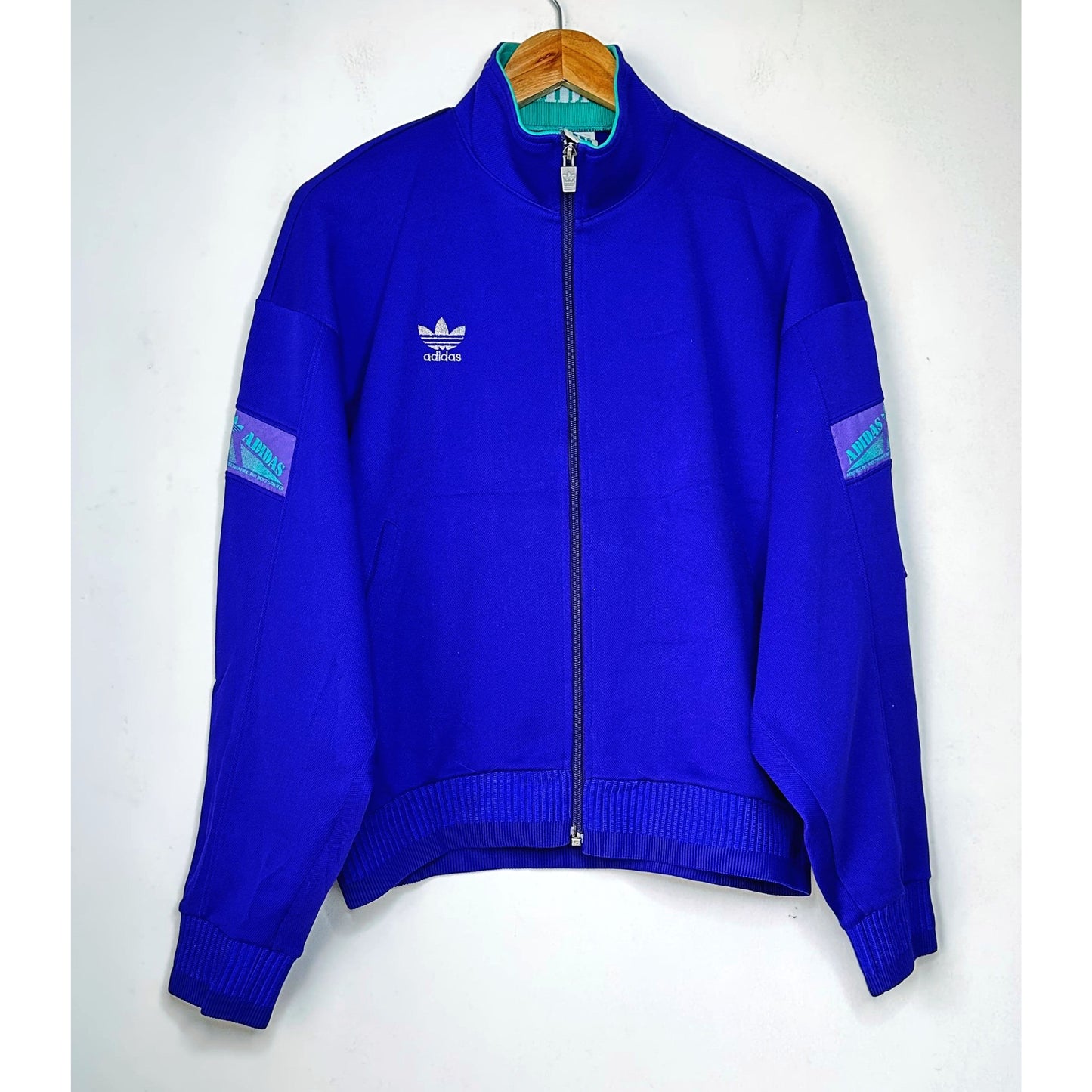 LIMITED EDITION ADIDAS BLUE SIZE- M SPORTSWEAR JACKET