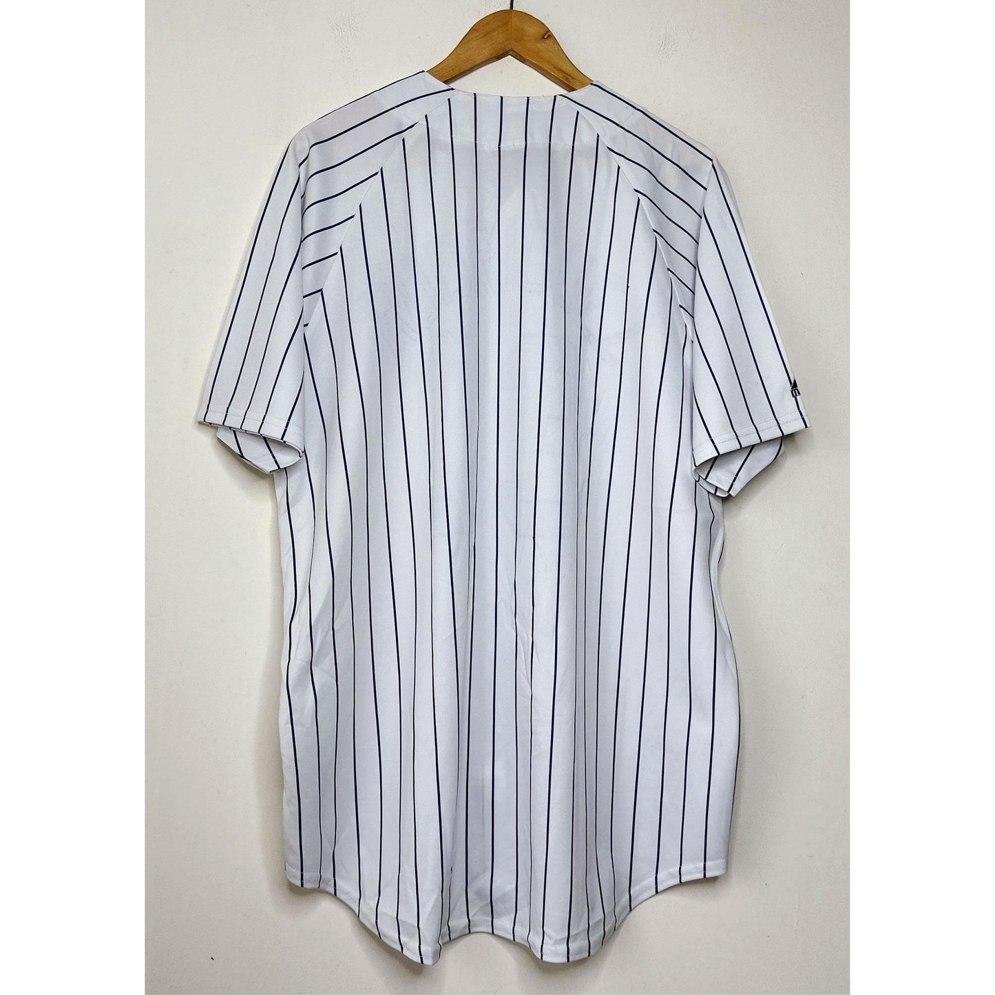 MAJESTIC WHITE SIZE-XL BASEBALL JERSEYS