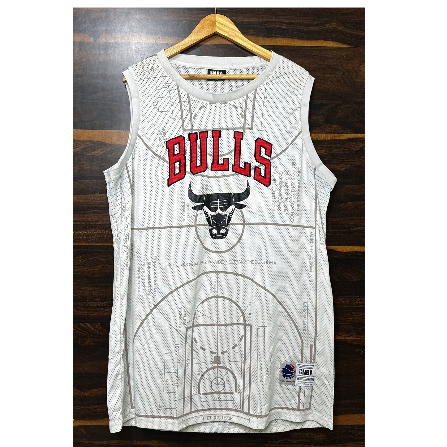 BULLS WHITE SIZE-  XL BASKETBALL JERSEYS