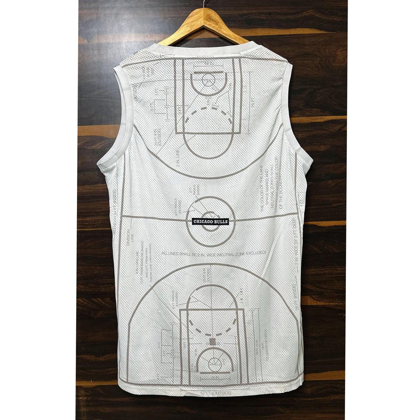 BULLS WHITE SIZE-  XL BASKETBALL JERSEYS