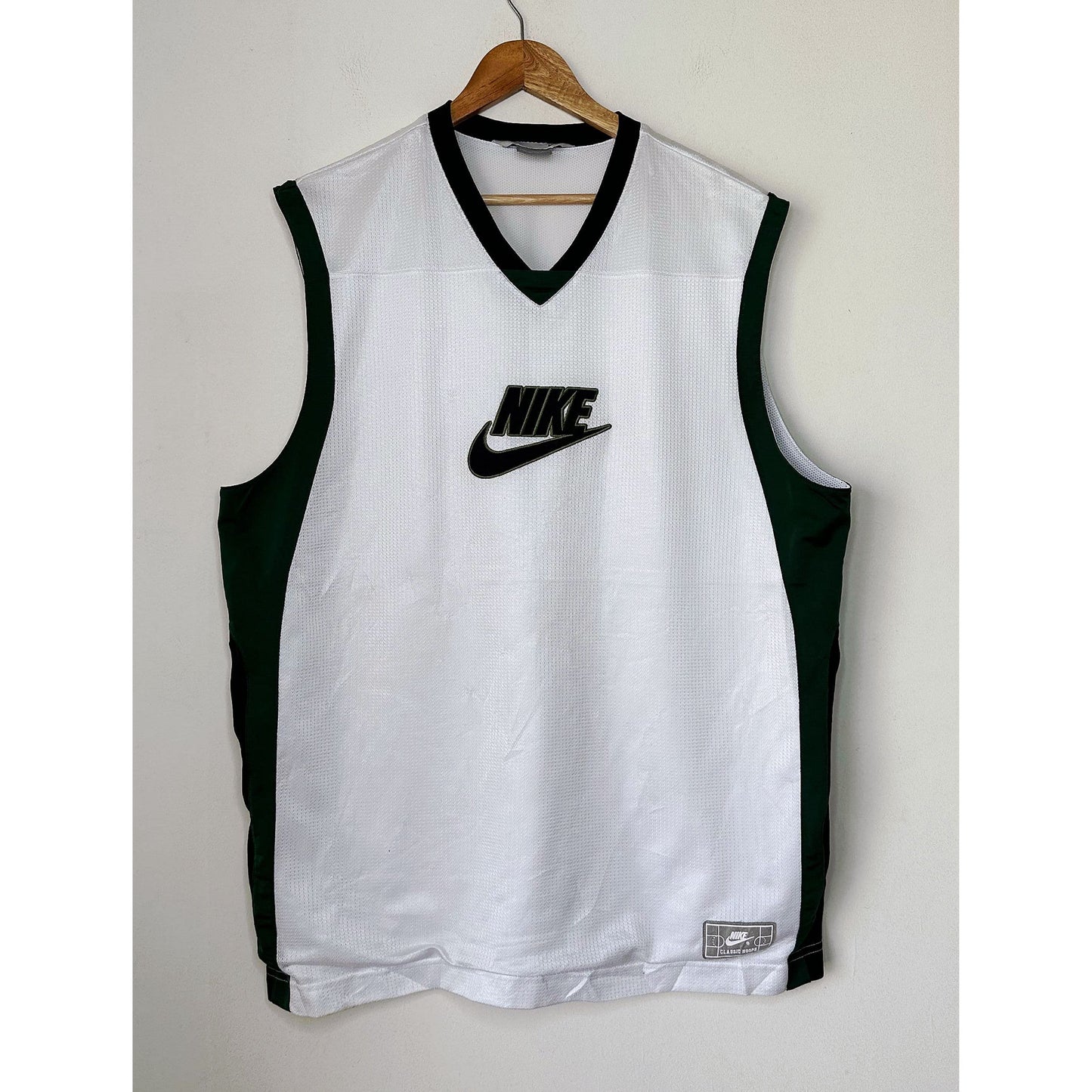 NIKE WHITE SIZE- 2XL BASKETBALL JERSEYS