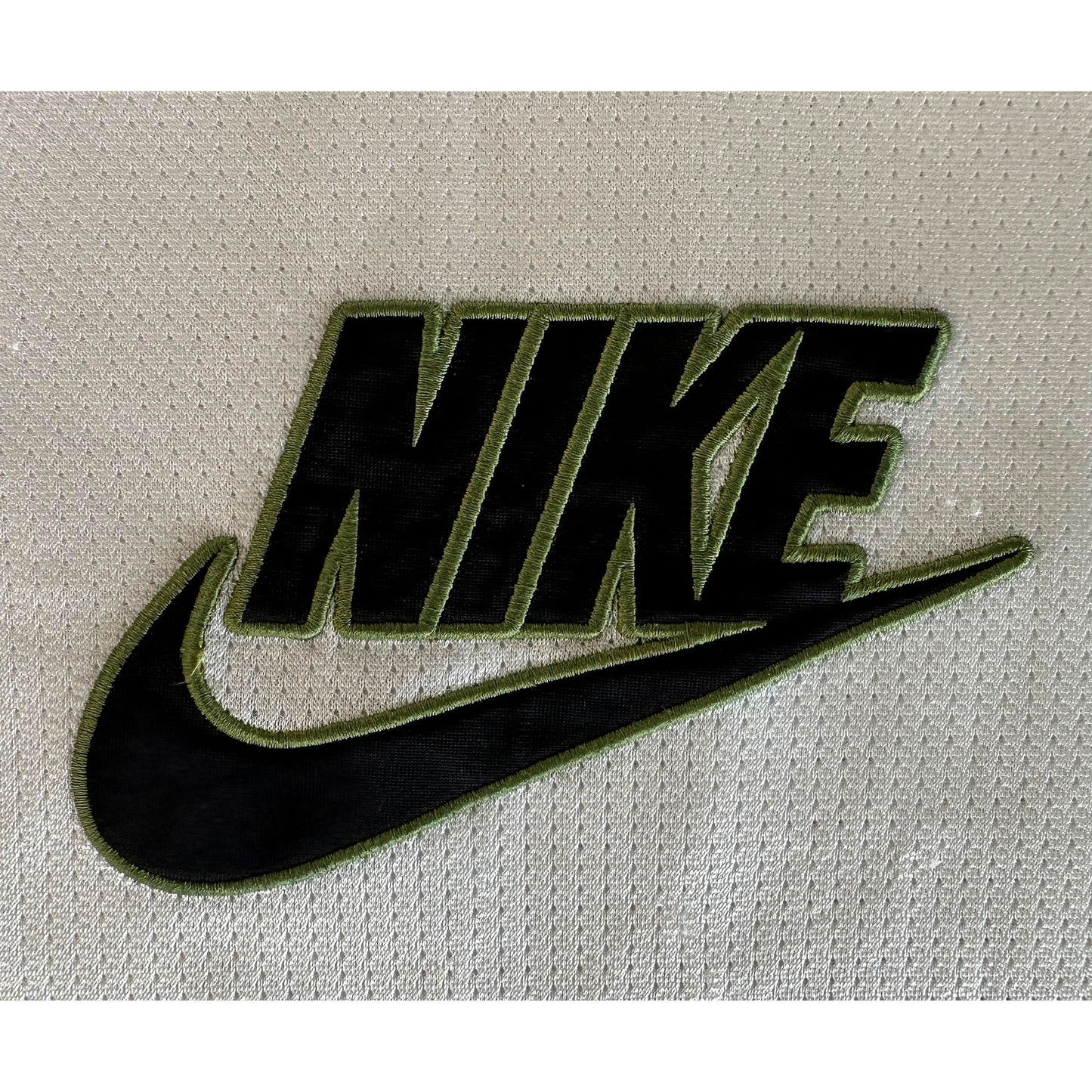 NIKE WHITE SIZE- 2XL BASKETBALL JERSEYS