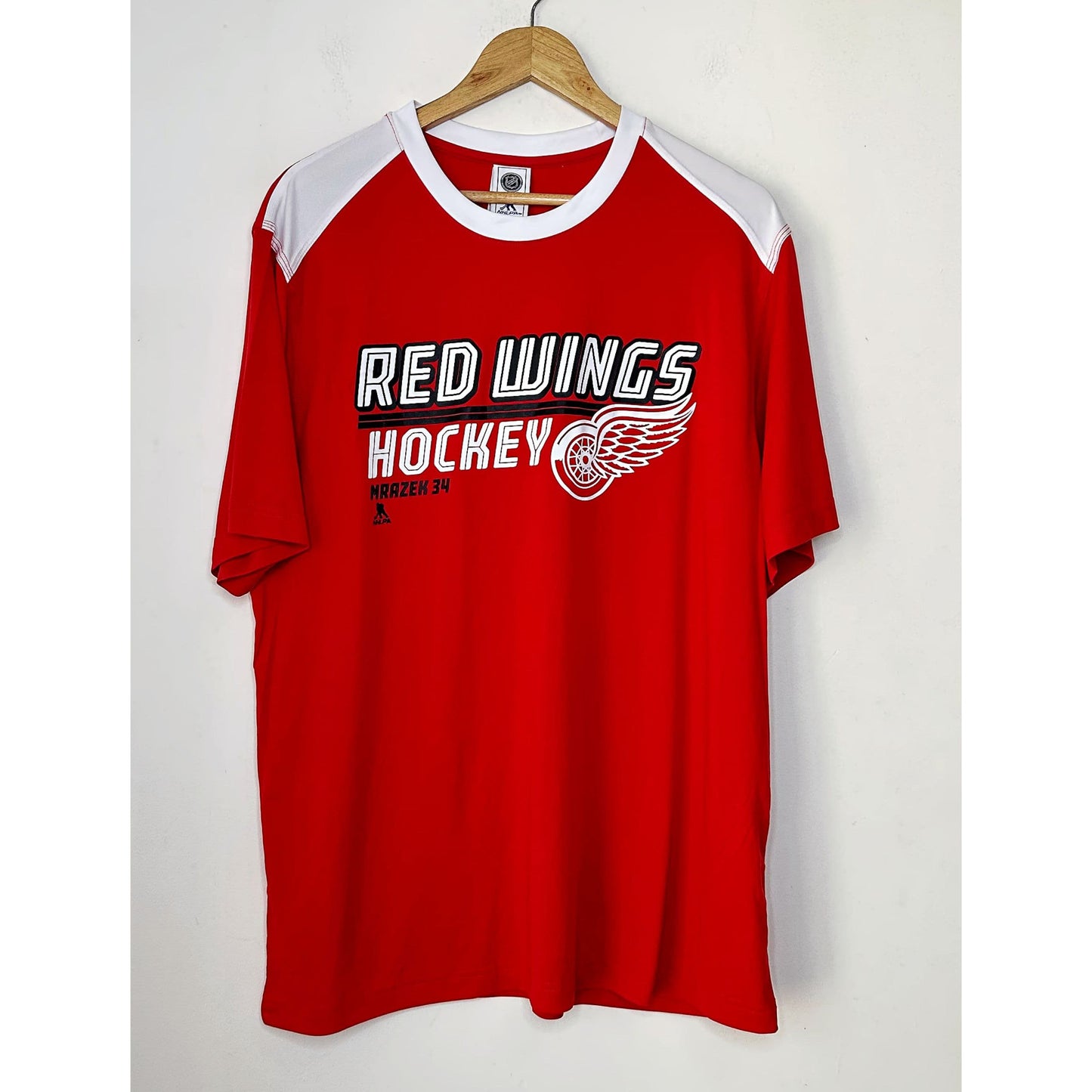 RED WINGS HOCKEY SIZE-XL PREMIUM DRY-FIT