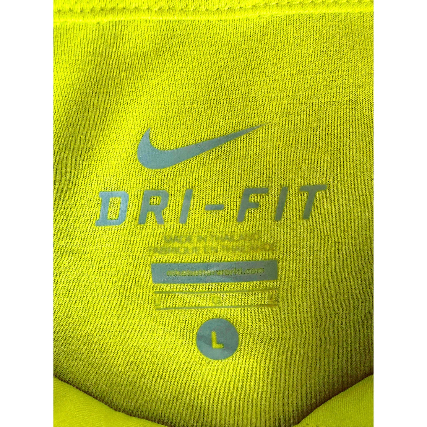 NIKE DRY-FIT SIZE- L SPORTSWEAR TEE