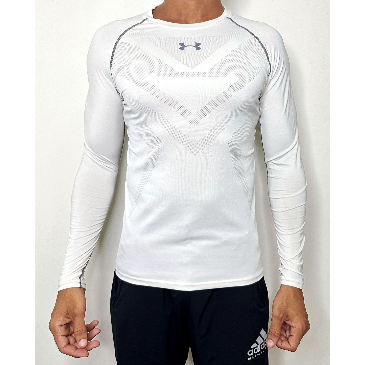 UNDER ARMOUR SIZE-M/L PREMIUM DRY-FIT