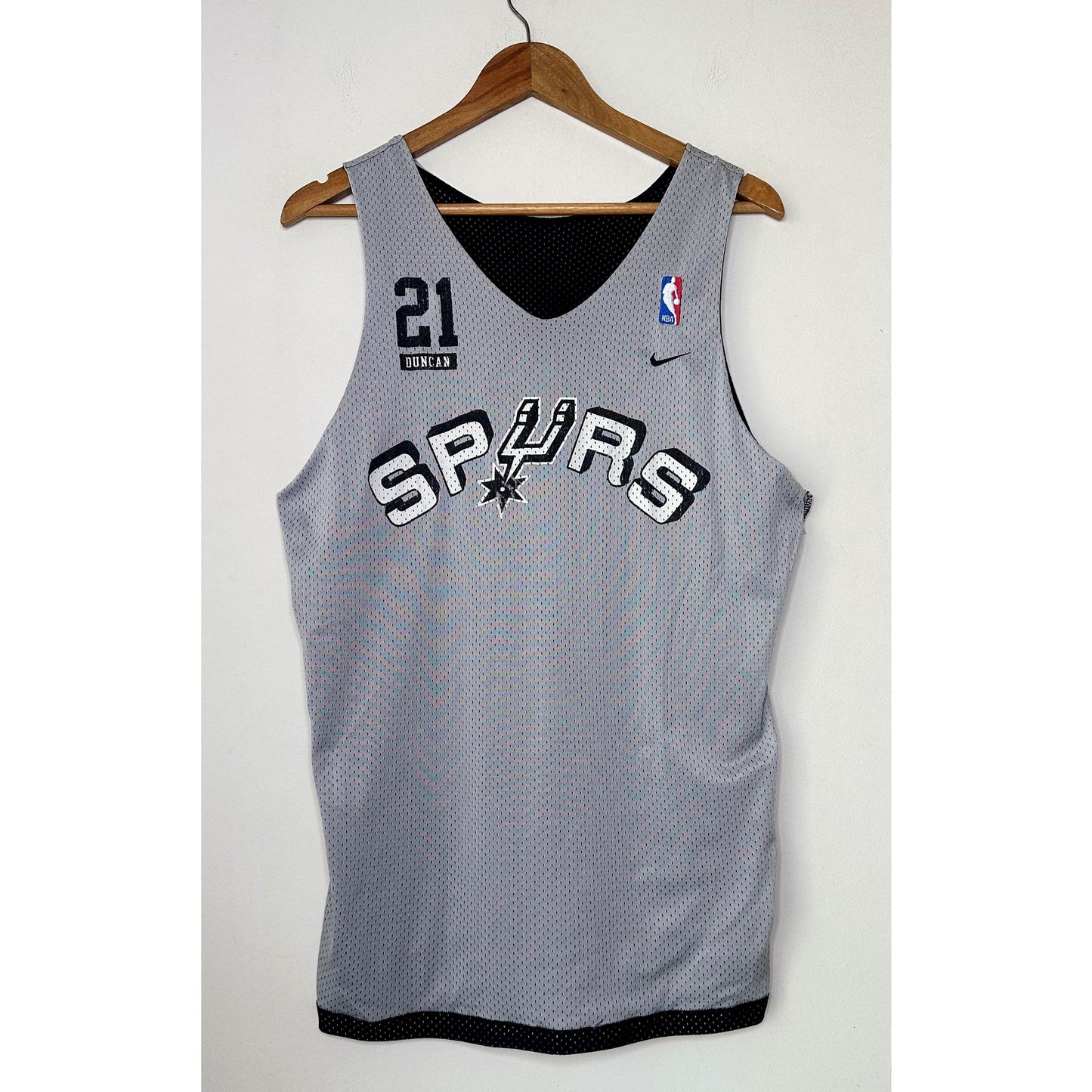 NIKE NBA SPURS REVERSIBLE SIZE- M BASKETBALL JERSEYS