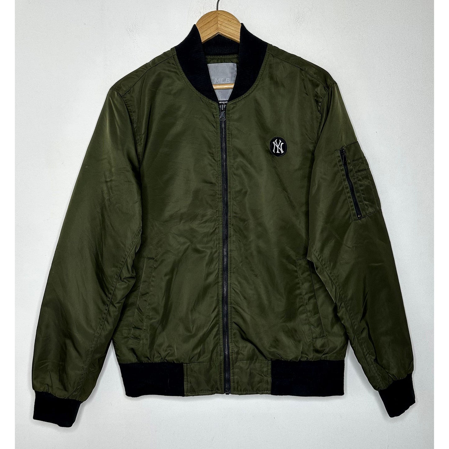 NY NIKE SIZE- L LIMITED EDITION LUXURY JACKET