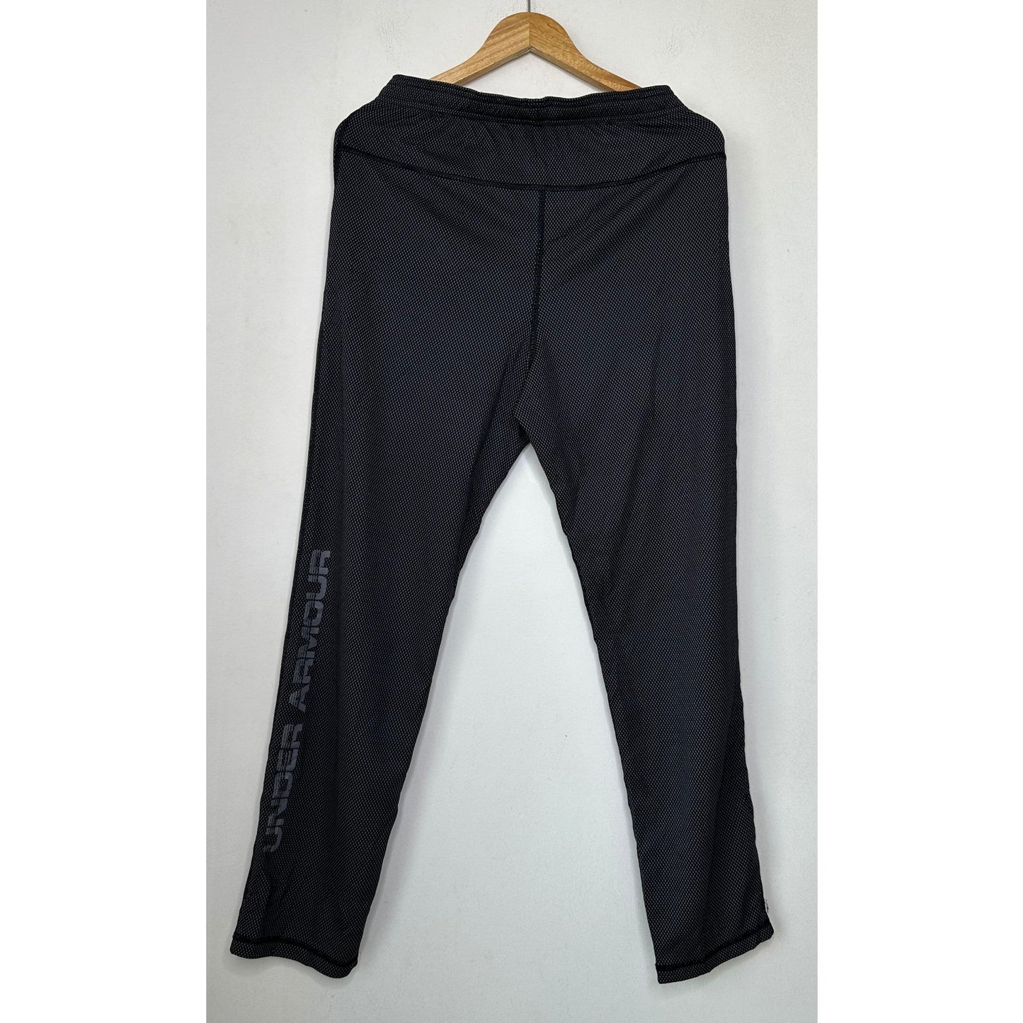 UNDER ARMOUR SIZE-M TRACKS PANTS