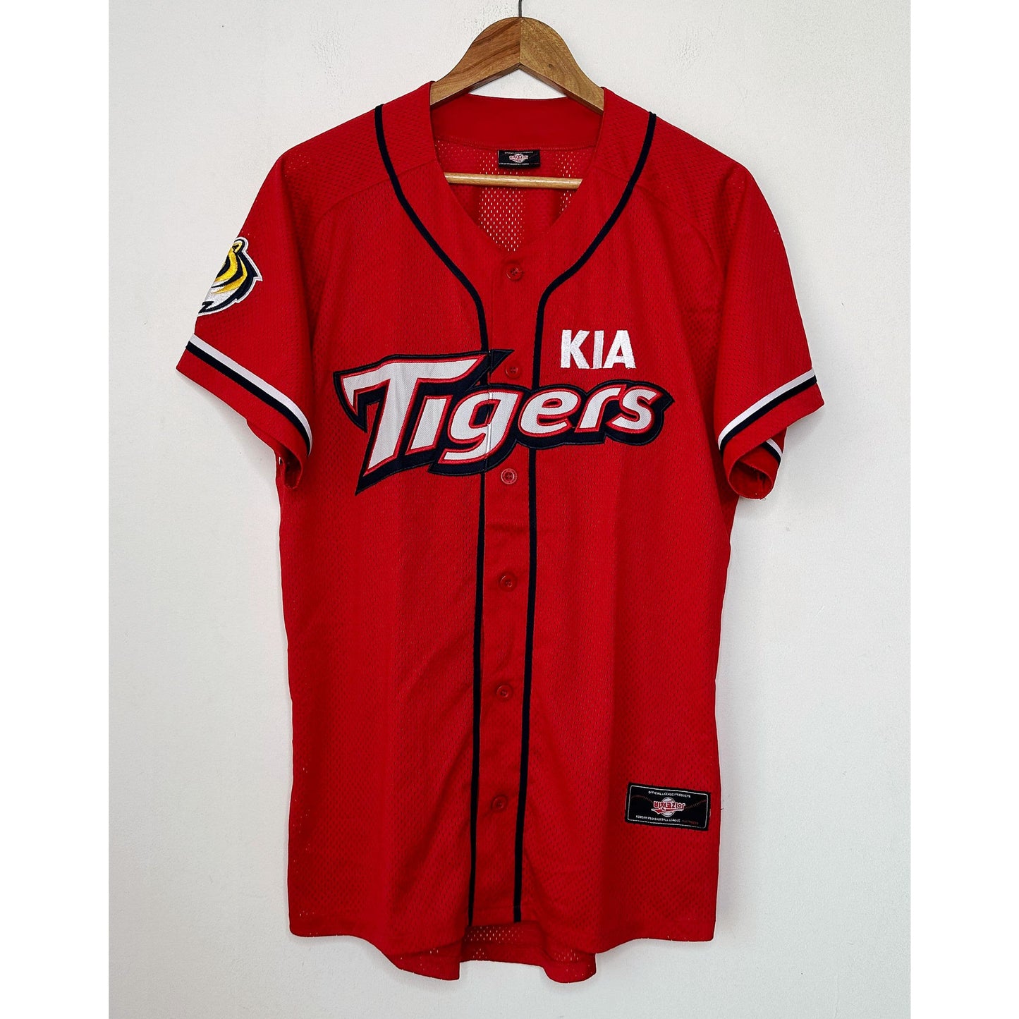 KIA TIGERS SIZE-L BASEBALL JERSEYS