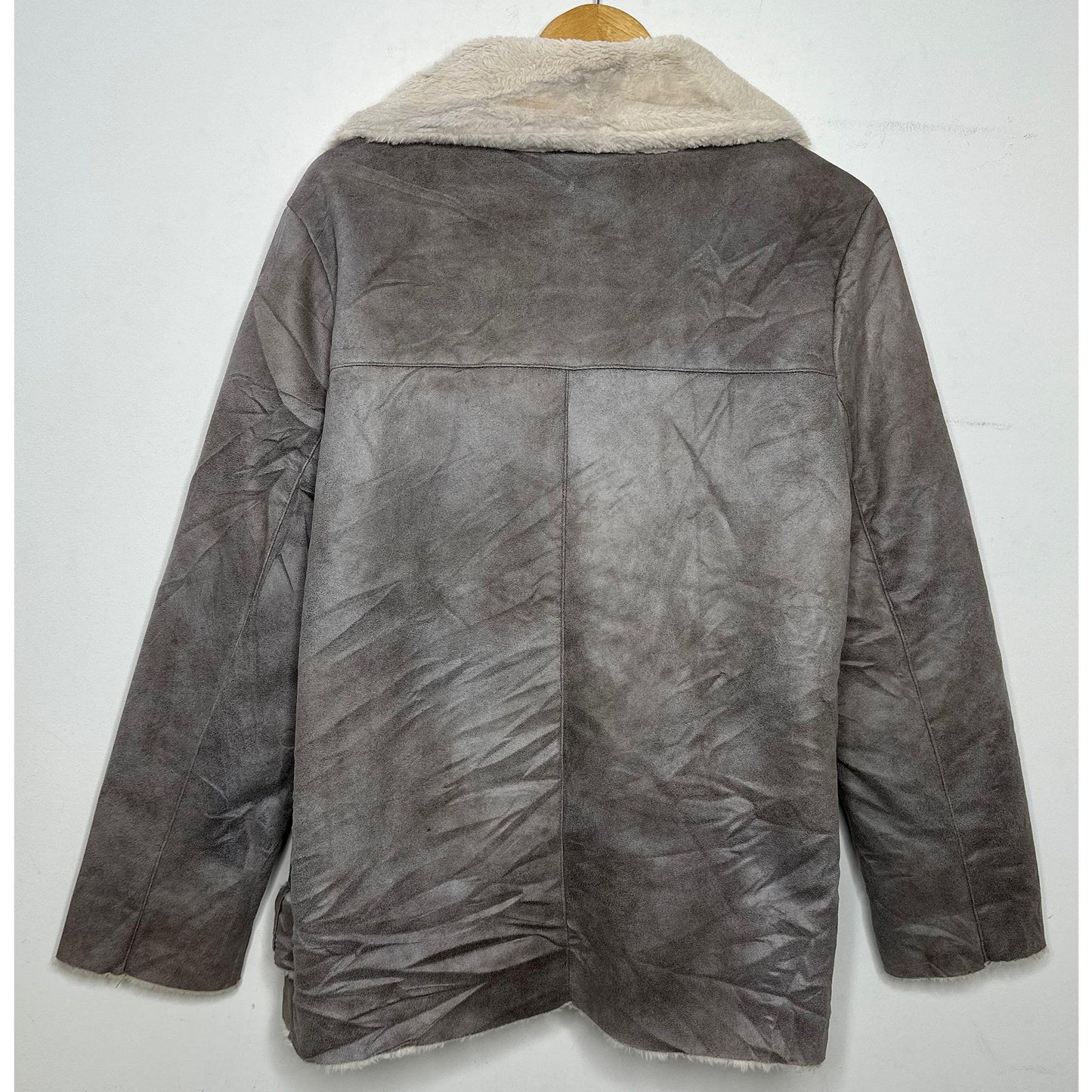 GREY AND WHITE FUR PREMIUM JACKET SIZE M