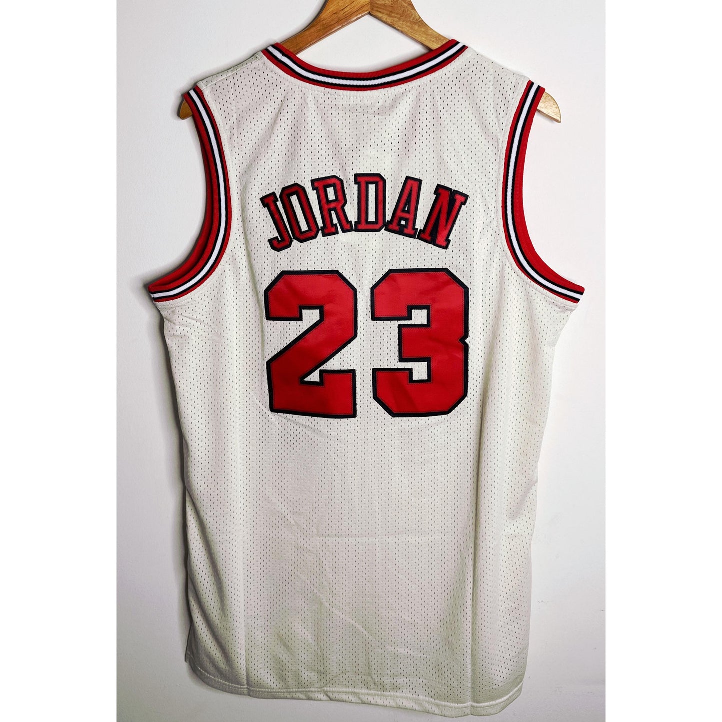 MICHAEL JORDAN NO 23 BASKETBALL JERSEY SIZE