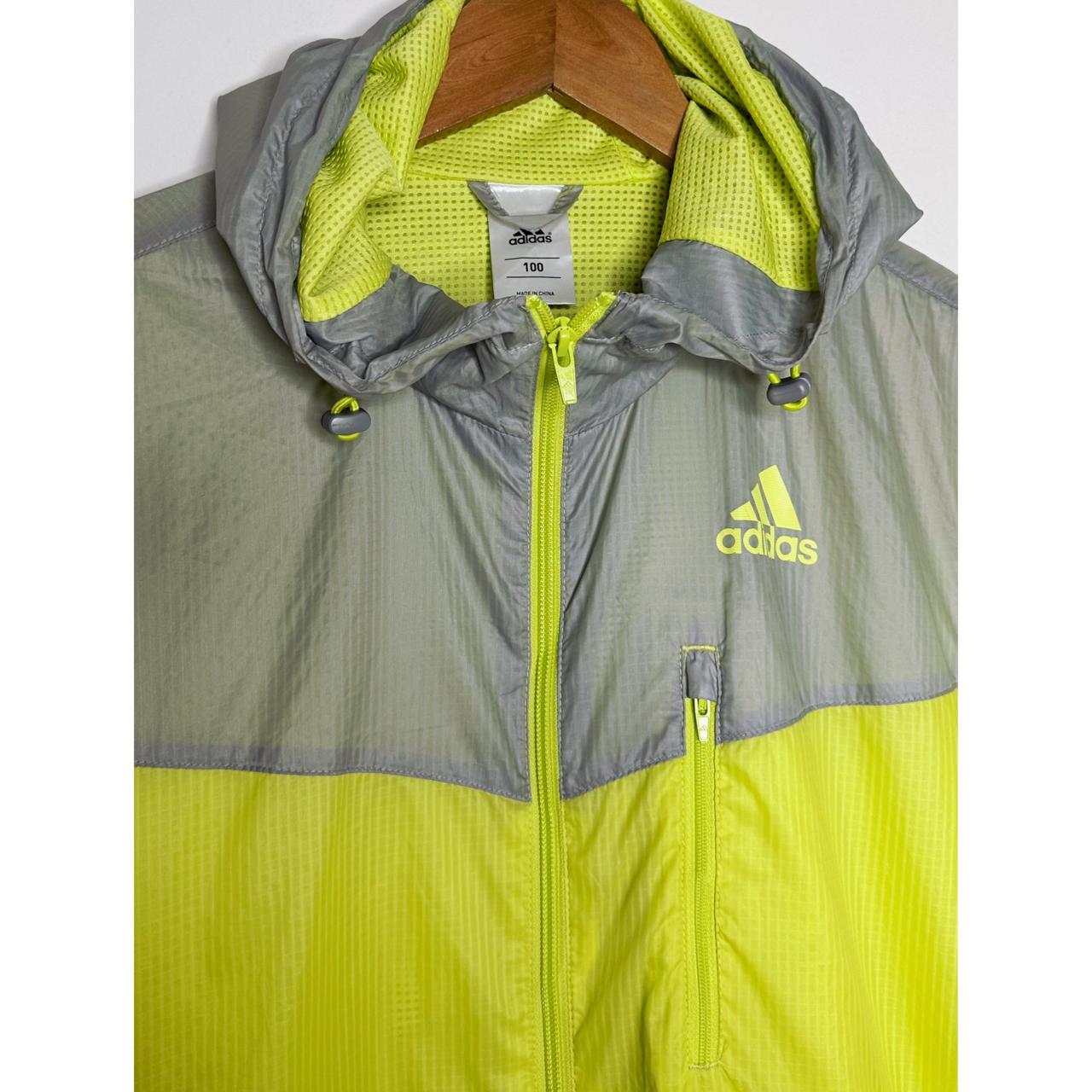 ADIDAS LIGHTWEIGHT WINDBREAKER – BREATHABLE, WATER-RESISTANT JACKET FOR ACTIVE OUTDOOR WEAR SIZE L -