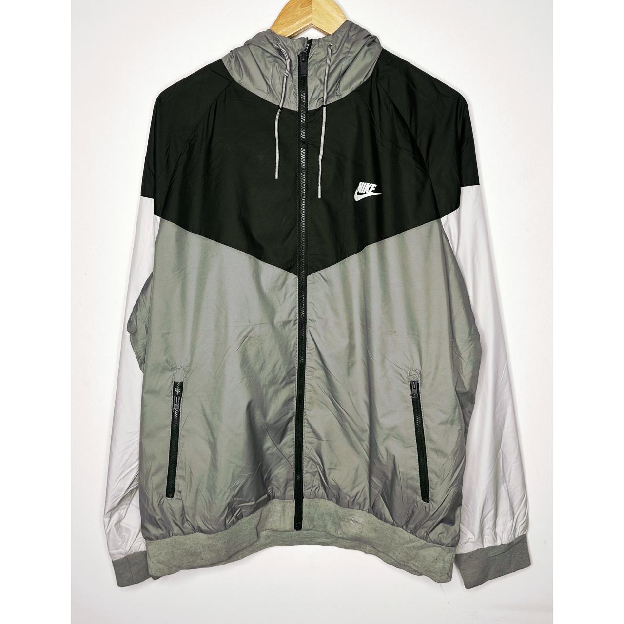 NIKE LIGHTWEIGHT WINDBREAKER – BREATHABLE, WATER-RESISTANT JACKET FOR ACTIVE OUTDOOR WEAR SIZE XL -