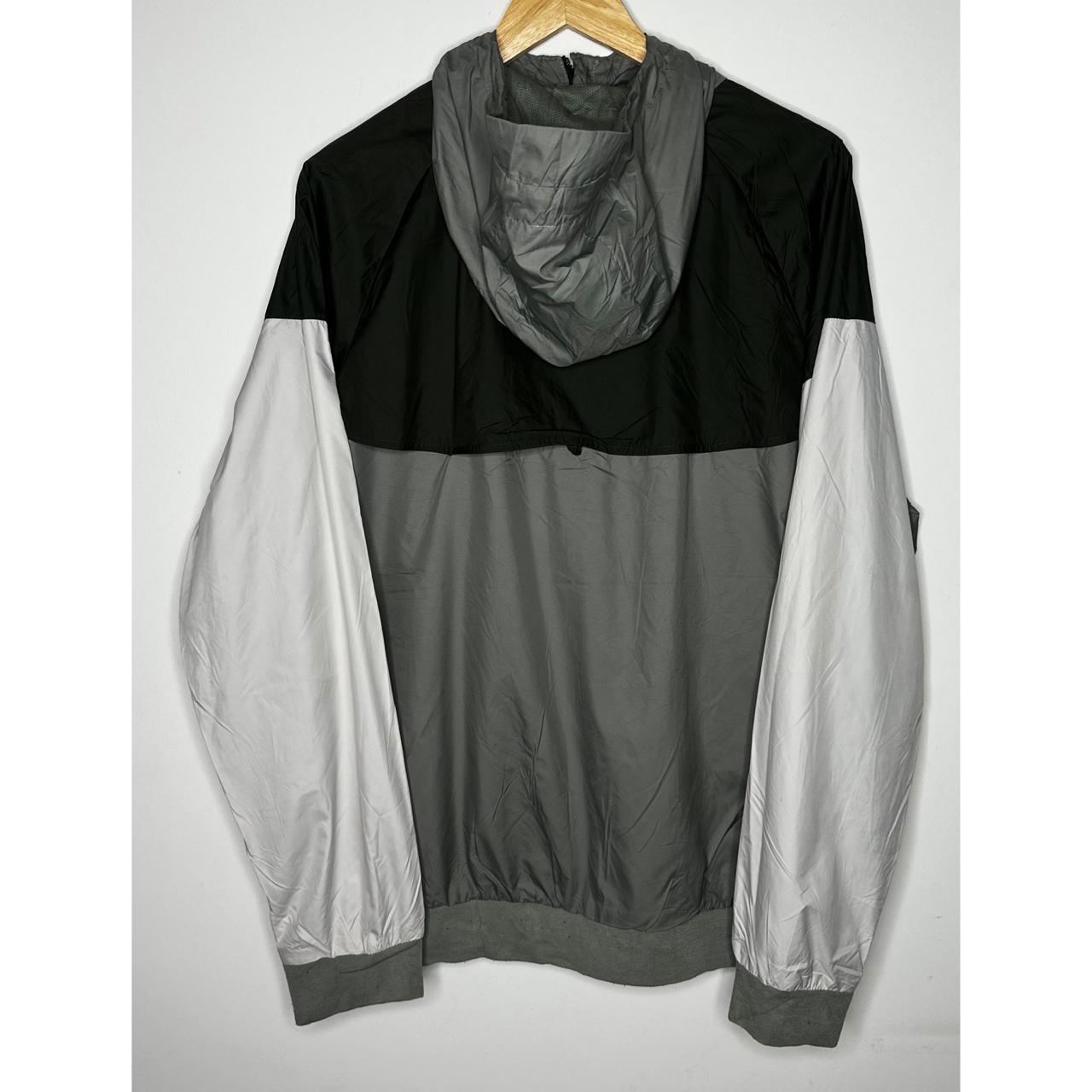 NIKE LIGHTWEIGHT WINDBREAKER – BREATHABLE, WATER-RESISTANT JACKET FOR ACTIVE OUTDOOR WEAR SIZE XL -