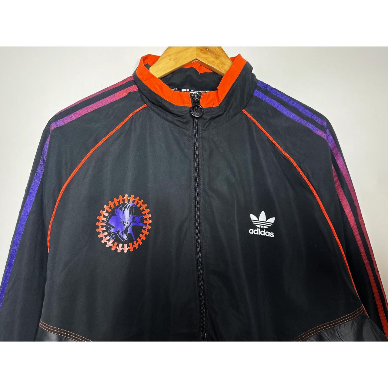 ADIDAS HONORING  LIGHTWEIGHT WINDBREAKER – BREATHABLE, WATER-RESISTANT JACKET FOR ACTIVE OUTDOOR WEAR SIZE-XL