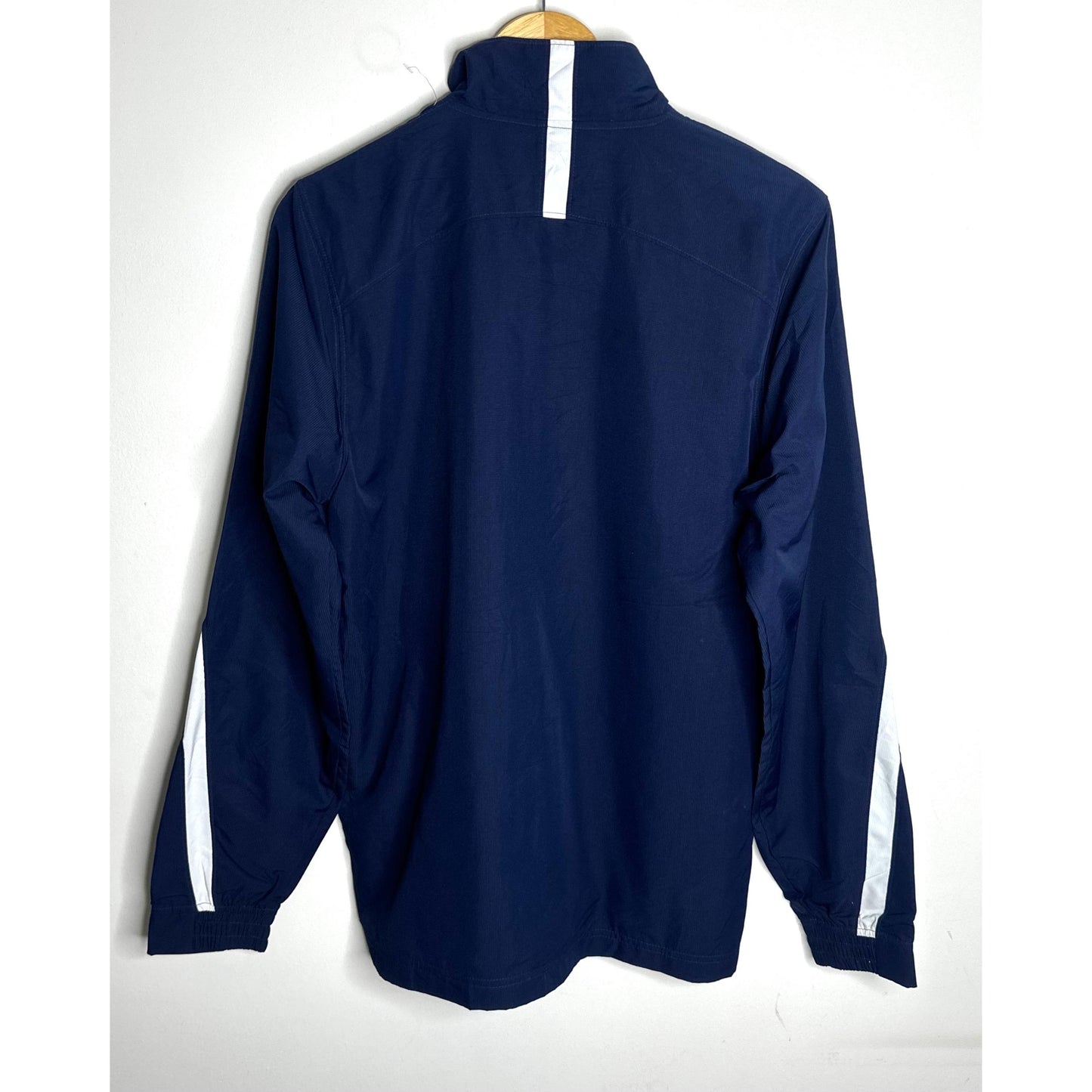 UNDER RAMOUR LIGHTWEIGHT WINDBREAKER – BREATHABLE, WATER-RESISTANT JACKET FOR ACTIVE OUTDOOR WEAR SIZE L