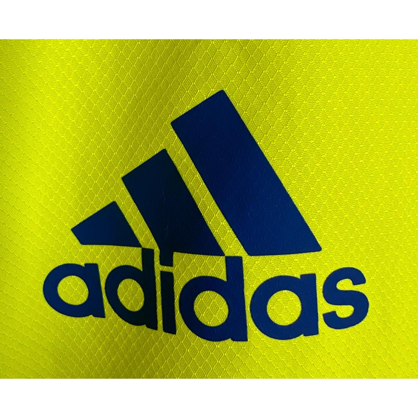 ADIDAS VOLUNTEER LIGHTWEIGHT WINDBREAKER – BREATHABLE, WATER-RESISTANT JACKET FOR ACTIVE OUTDOOR WEAR SIZE M-
