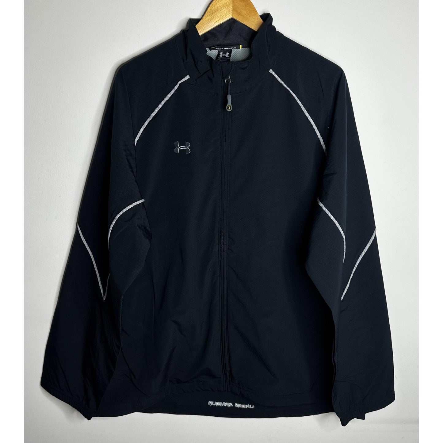 UNDER ARMOUR LIGHTWEIGHT WINDBREAKER – BREATHABLE, WATER-RESISTANT JACKET FOR ACTIVE OUTDOOR WEAR SIZE XL -