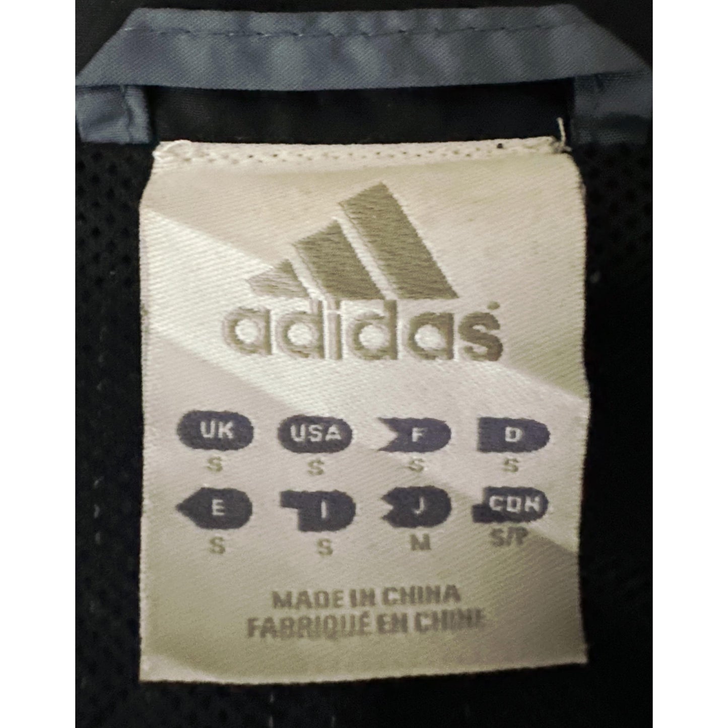 ADIDAS LIGHTWEIGHT WINDBREAKER – BREATHABLE, WATER-RESISTANT JACKET FOR ACTIVE OUTDOOR WEAR SIZE M -