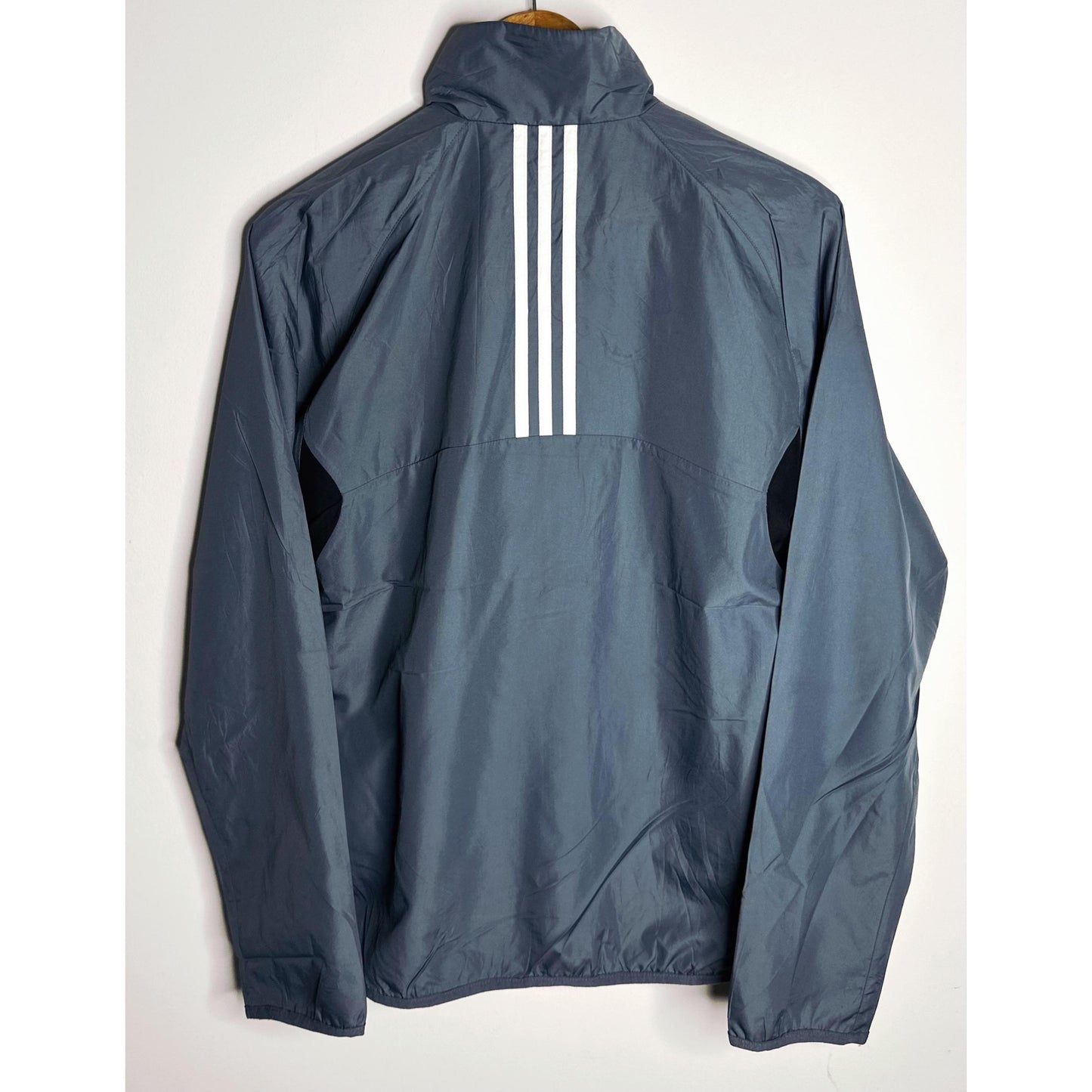 ADIDAS LIGHTWEIGHT WINDBREAKER – BREATHABLE, WATER-RESISTANT JACKET FOR ACTIVE OUTDOOR WEAR SIZE M -