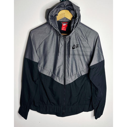 NIKE LIGHTWEIGHT WINDBREAKER – BREATHABLE, WATER-RESISTANT JACKET FOR ACTIVE OUTDOOR WEAR SIZE M