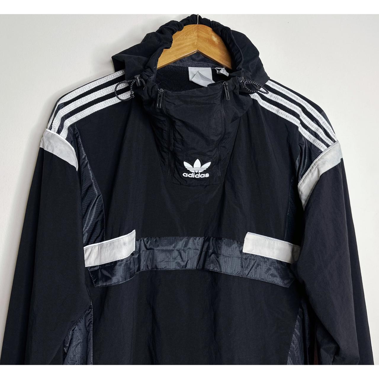 ADIDAS LIGHTWEIGHT WINDBREAKER – BREATHABLE, WATER-RESISTANT JACKET FOR ACTIVE OUTDOOR WEAR SIZE M -