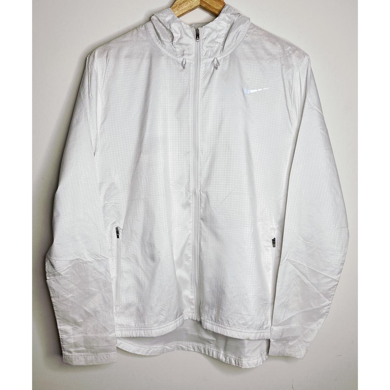 NIKE LIGHTWEIGHT WINDBREAKER – BREATHABLE, WATER-RESISTANT JACKET FOR ACTIVE OUTDOOR WEAR SIZE L