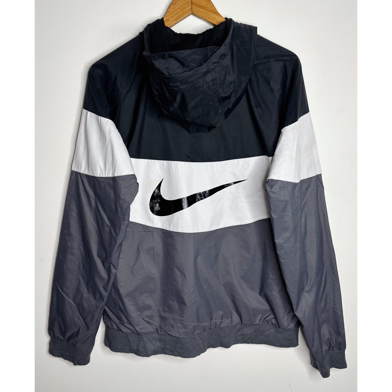 NIKE LIGHTWEIGHT WINDBREAKER – BREATHABLE, WATER-RESISTANT JACKET FOR ACTIVE OUTDOOR WEAR SIZE L