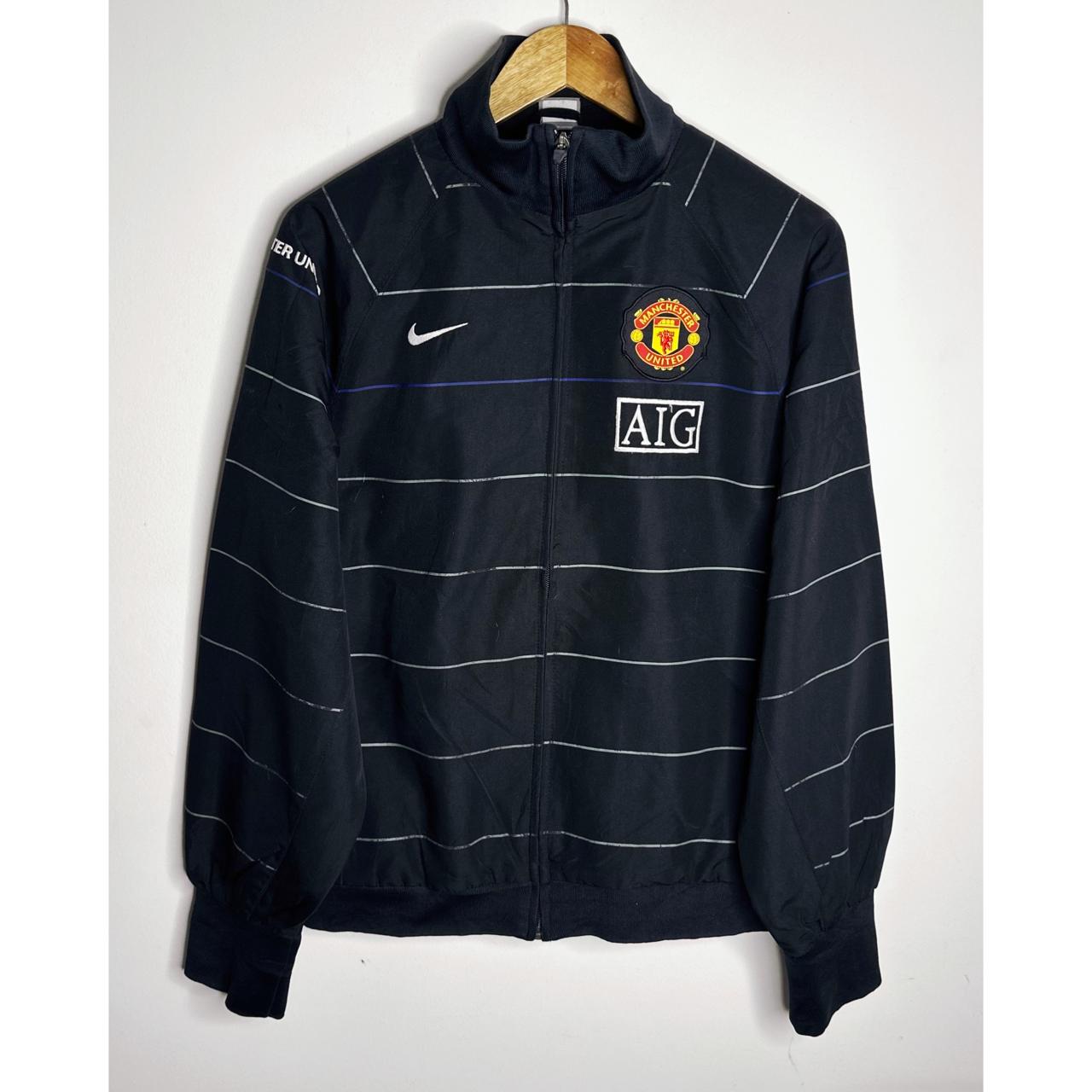 NIKE AIG LIGHTWEIGHT WINDBREAKER(ACTIVE WEAR– BREATHABLE, WATER-RESISTANT JACKET FOR ACTIVE OUTDOOR WEAR SIZE S -