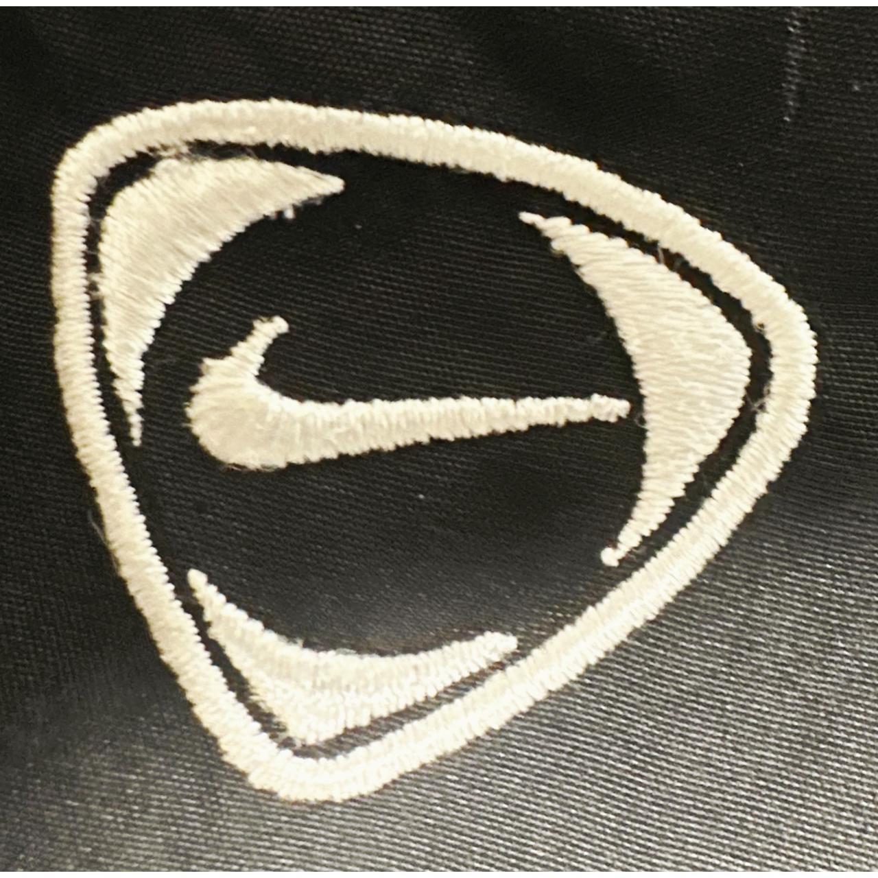 NIKE AIG LIGHTWEIGHT WINDBREAKER(ACTIVE WEAR– BREATHABLE, WATER-RESISTANT JACKET FOR ACTIVE OUTDOOR WEAR SIZE S -