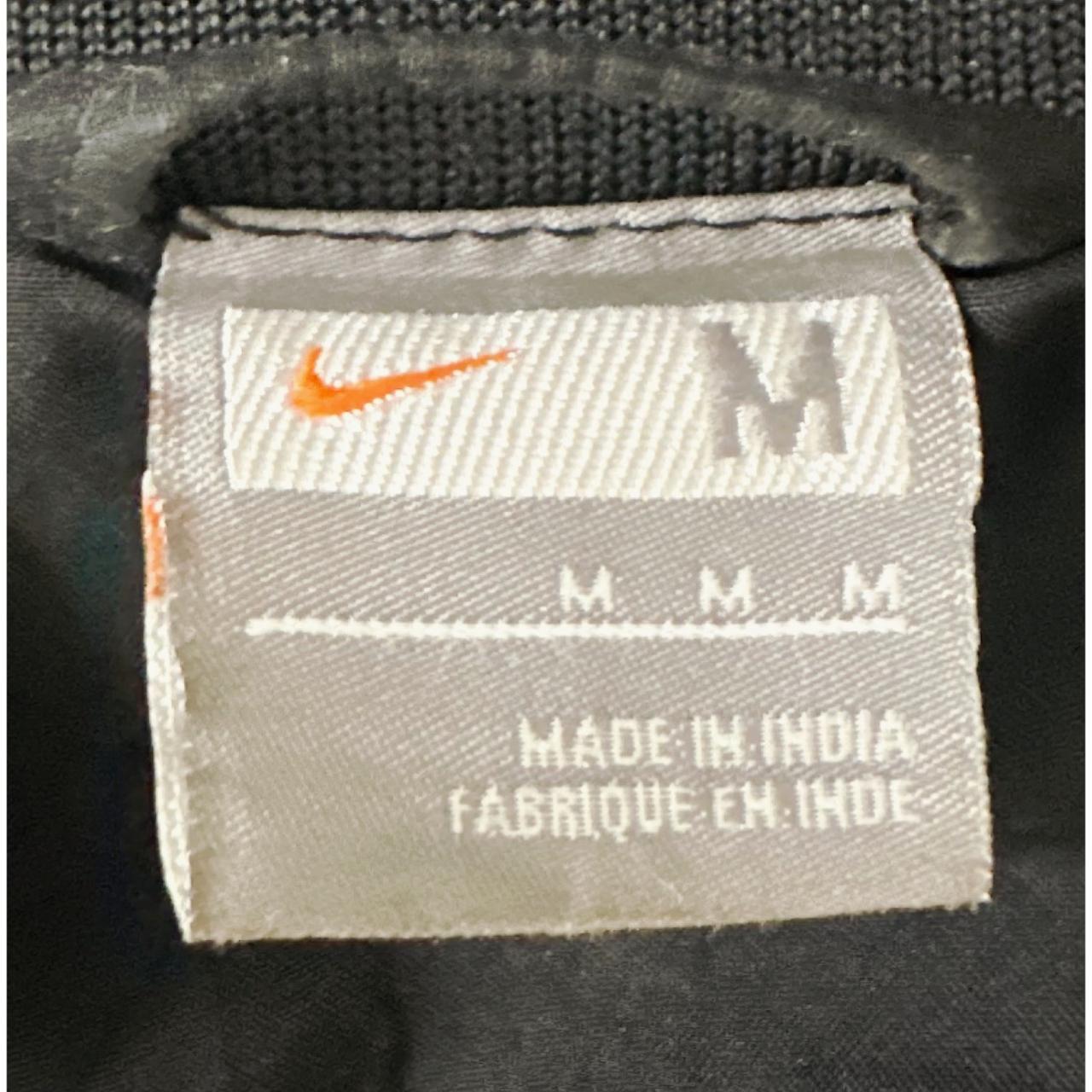 NIKE AIG LIGHTWEIGHT WINDBREAKER(ACTIVE WEAR– BREATHABLE, WATER-RESISTANT JACKET FOR ACTIVE OUTDOOR WEAR SIZE S -