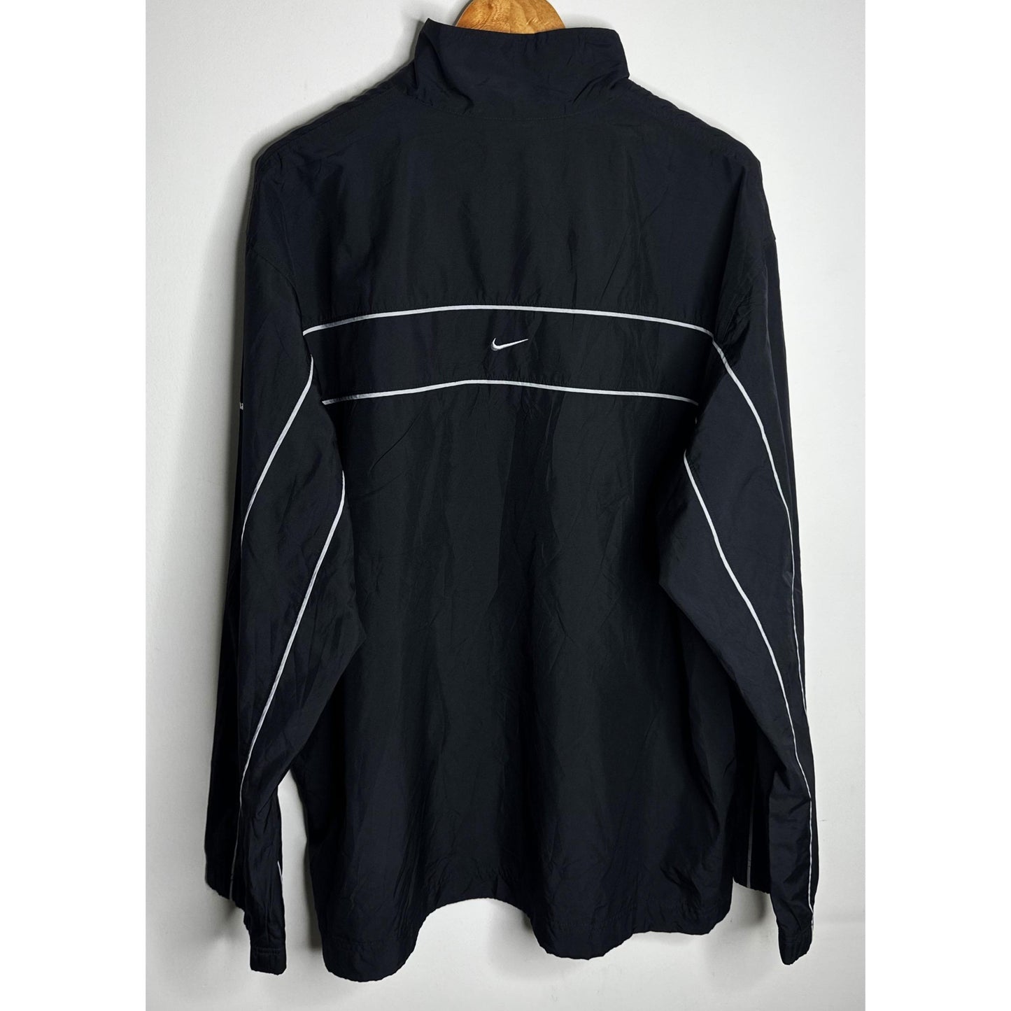 NIKE LIGHTWEIGHT WINDBREAKER – BREATHABLE, WATER-RESISTANT JACKET FOR ACTIVE OUTDOOR WEAR SIZE XL
