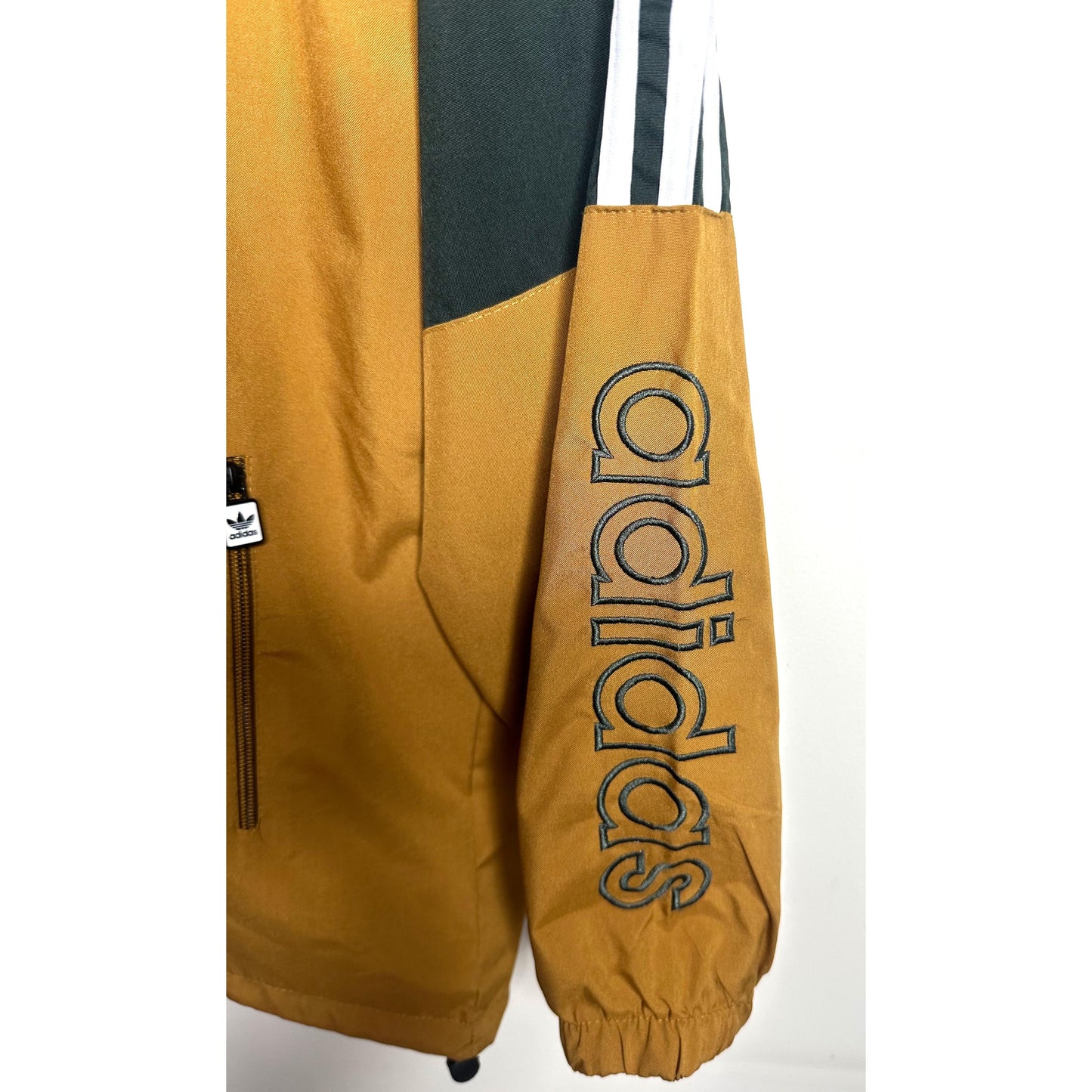 Adidas Luxe Heritage Windbreaker – Water-Repellent Black, White & Beige Edition