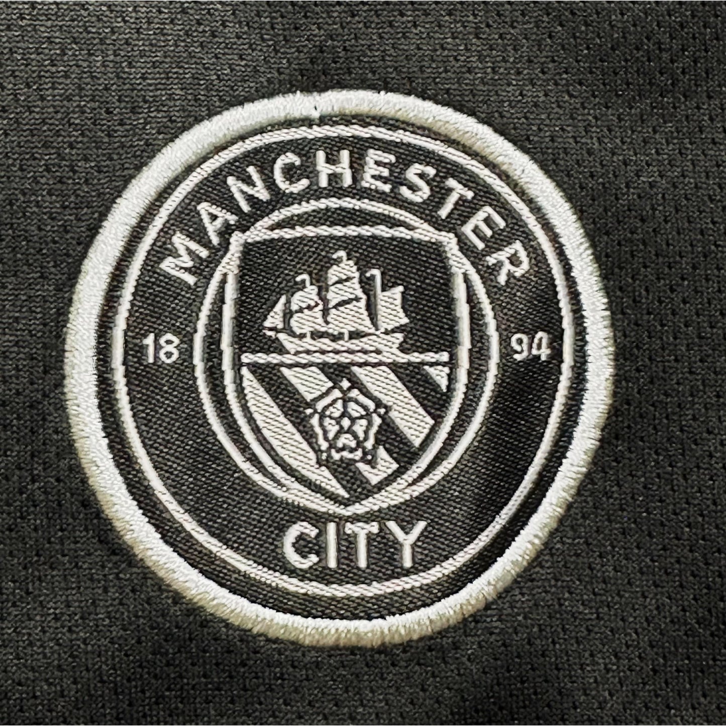 PUMA ETIHAD AIRWAYS DRYCELL LFP MANCHESTER CITY FOOTBALL JERSEY KIT |