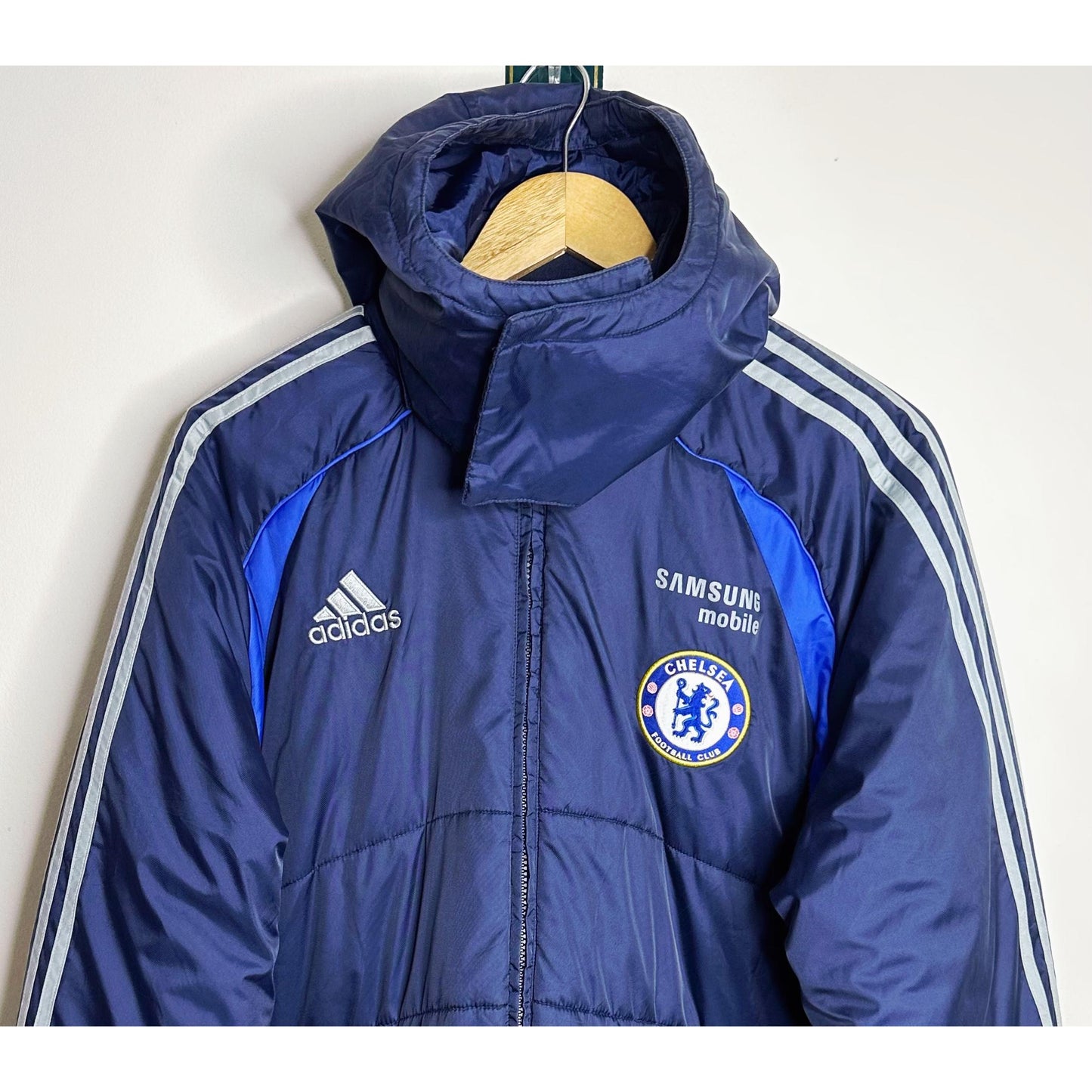 Adidas × Chelsea FC Elite Padded Manager’s Coat – Vintage Samsung Era Premium Jacket
