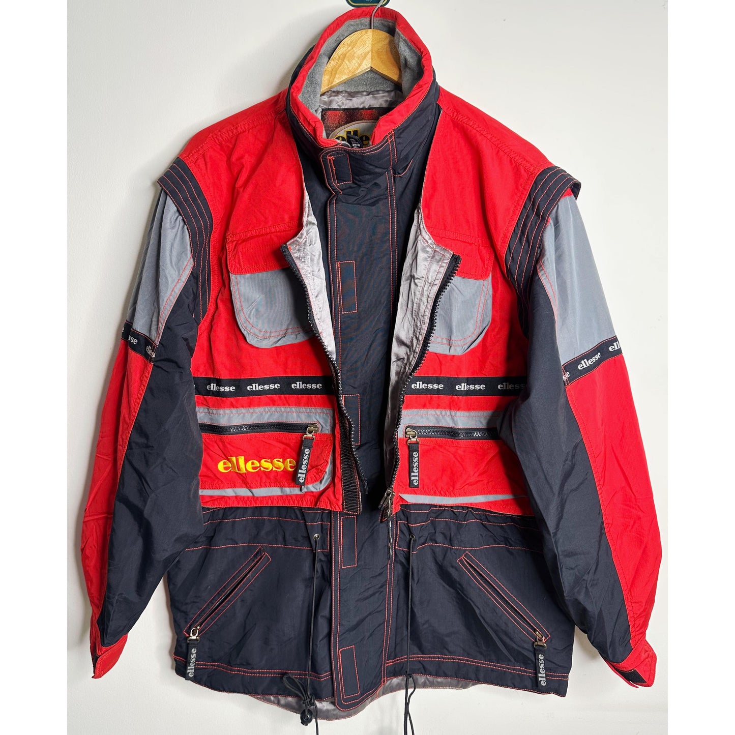 ELLESSE ITALIA MEN’S HOODED WINTER JACKET – SPORTSWEAR WITH UTILITY POCKETS